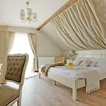 Barackvirag Apartmanhaz * 蒂豪尼