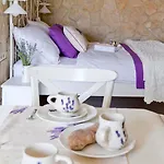 Barackvirag Apartmanhaz 蒂豪尼