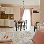 Apartment Barackvirag Apartmanhaz