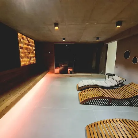 Barackvirag Apartmanhaz דירה *