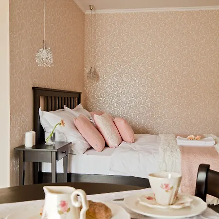 Barackvirag Apartmanhaz شقة