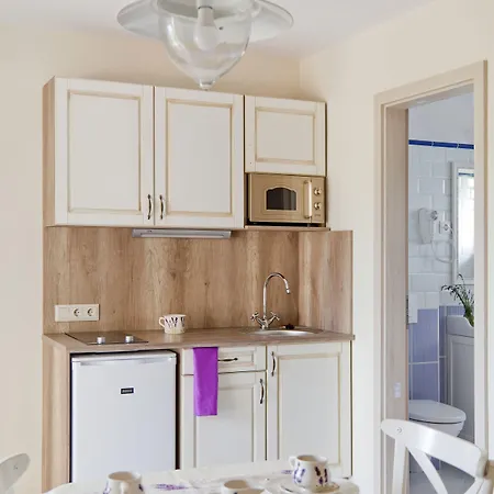 Barackvirag Apartmanhaz شقة *