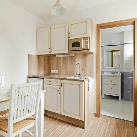 Barackvirag Apartmanhaz *