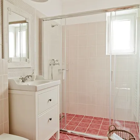 Barackvirag Apartmanhaz تيهاني