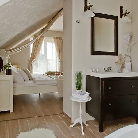 Barackvirag Apartmanhaz شقة