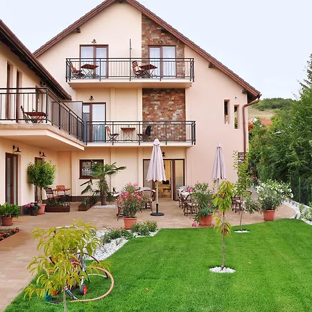 Barackvirag Apartmanhaz 公寓