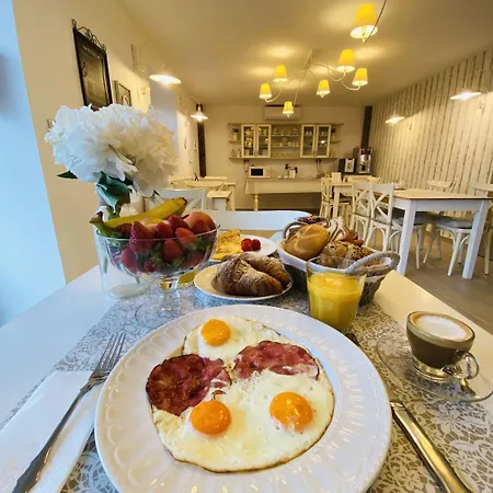 Barackvirag Apartmanhaz *