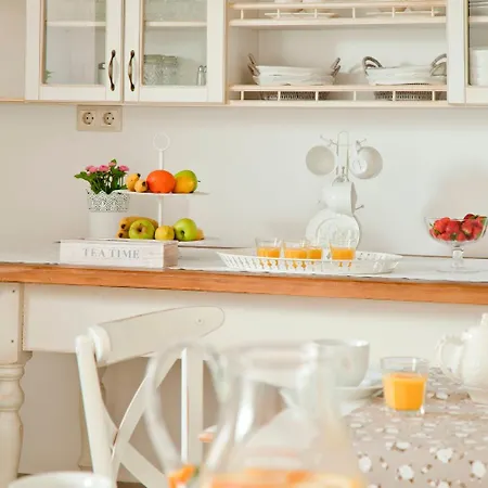 Barackvirag Apartmanhaz تيهاني