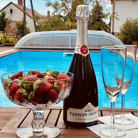 شقة Barackvirag Apartmanhaz *