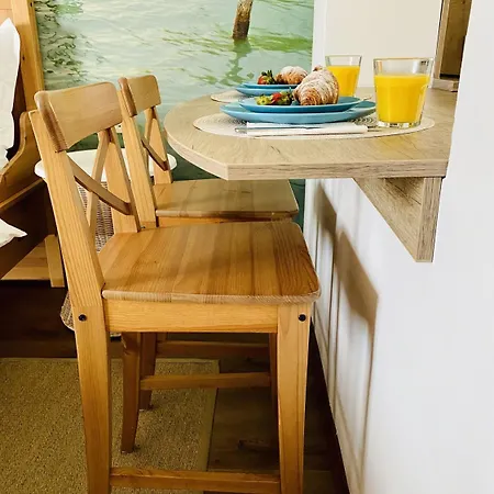 Barackvirag Apartmanhaz شقة