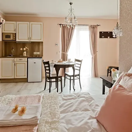 דירה Barackvirag Apartmanhaz