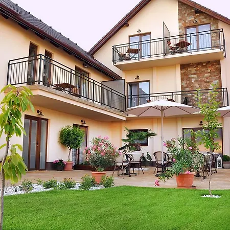 Barackvirag Apartmanhaz טיהאני
