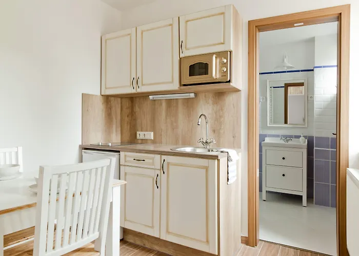 Barackvirag Apartmanhaz *